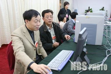 許彥鴻 咨詢室里春意濃――兩會(huì)統(tǒng)計(jì)信息咨詢服務(wù)見聞